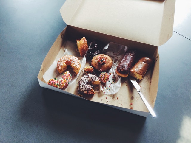 doughnuts-donuts-sweets-box-of-doughnuts-481444